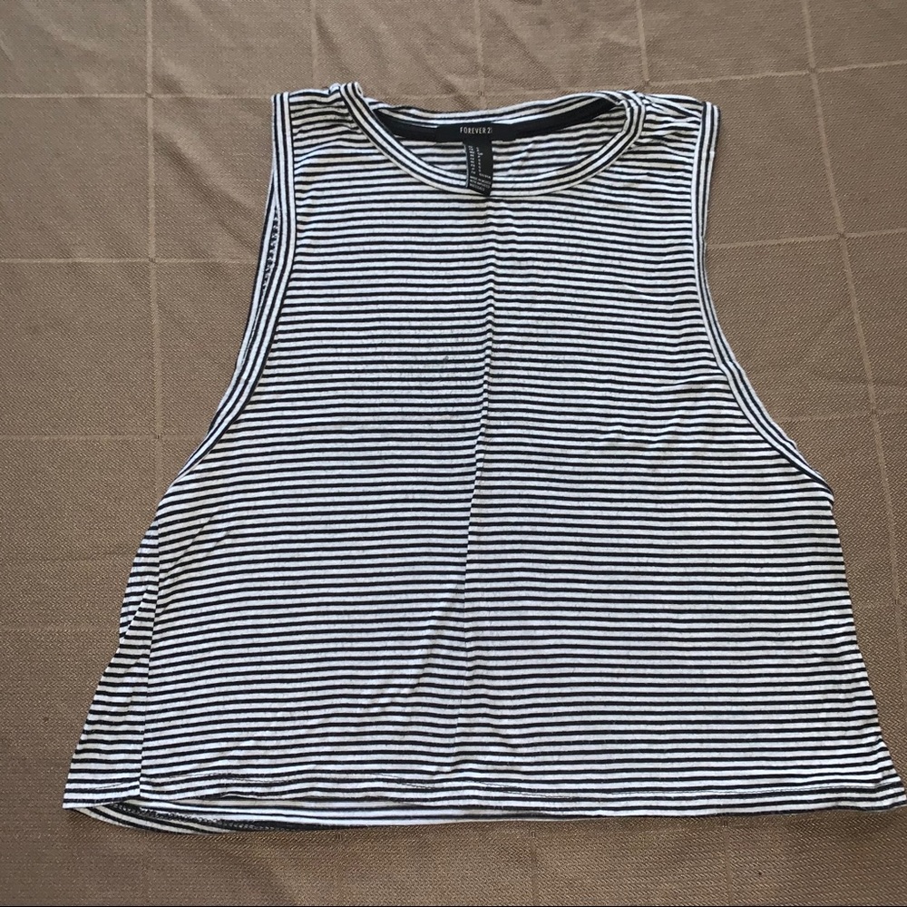 Forever 21 muscle cut crop top